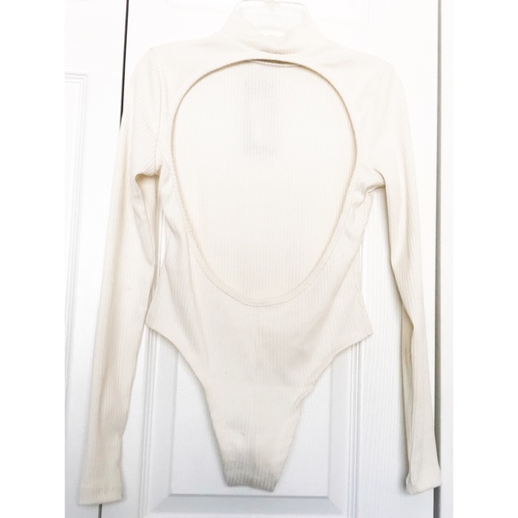 Nasty Gal Collection LS Cream/ Off White Rib Open Back Bodysuit - Picture 3 of 6